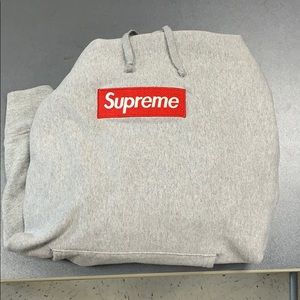 Supreme hoodie